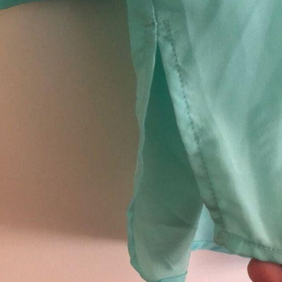Fun & Flirt Womens Pale Aqua 3/4 Sleeve Button Tab Sheer Tunic Top Size L - Picture 4 of 4